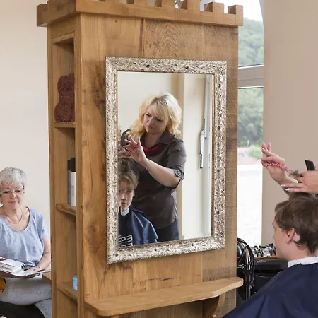 Hasseroeder Burghotel Szálloda 4*